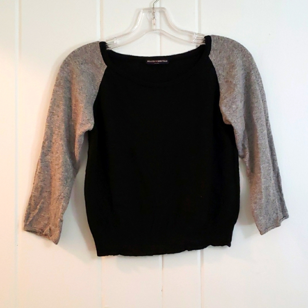 💢SOLD💢Brandy Melville cropped sweater